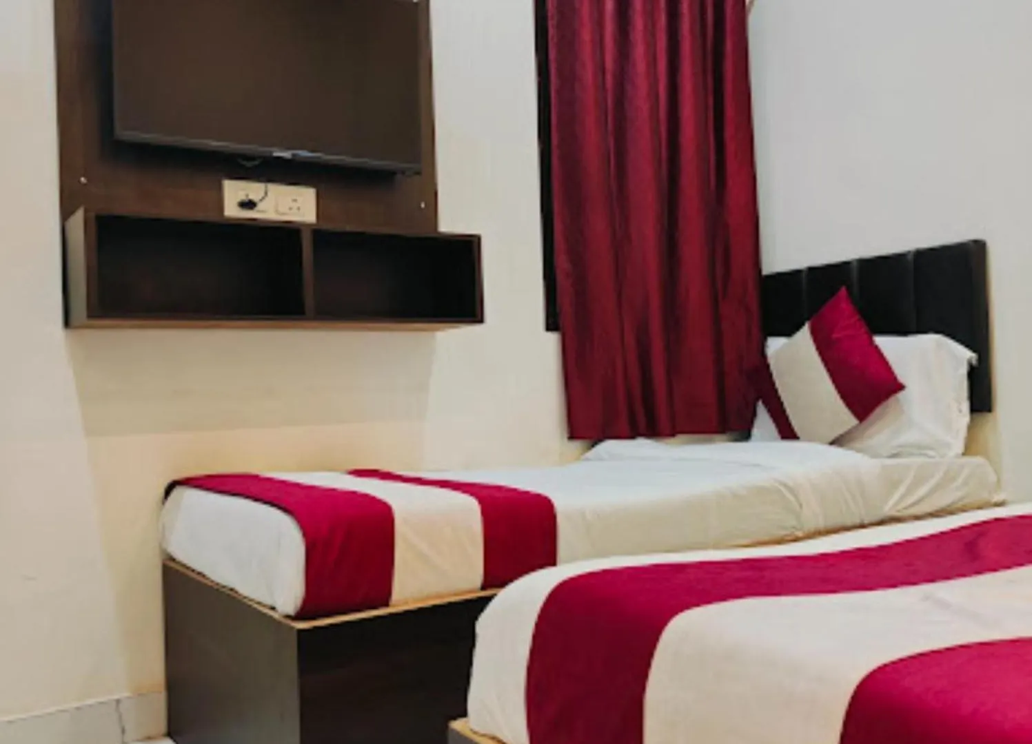Varanasi Hotel #Mahadev # Inn # -Near Kashi Vishwanath Temple And Ganga Arti Ghat #Fully Air Conditioning #Free Wi-Fi #Parking #Best Hotel In Varanasi #Prime Location - Book Now