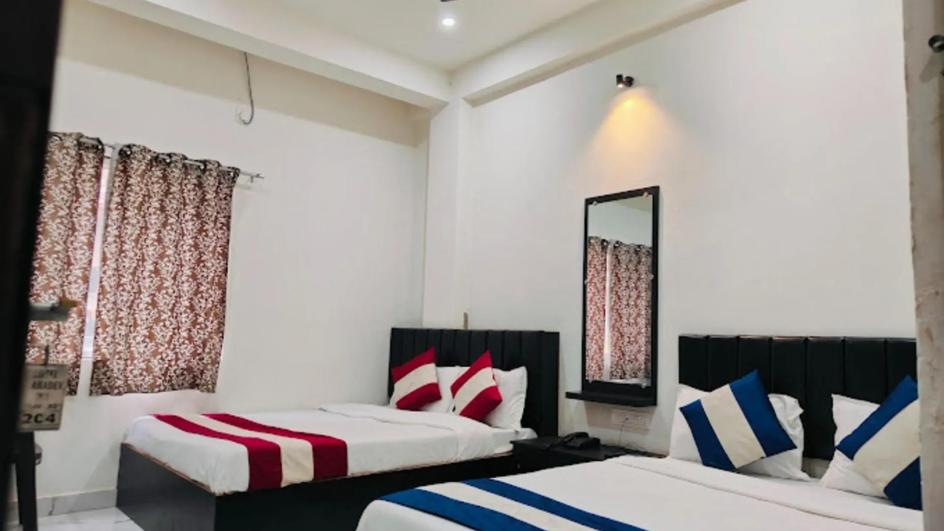 Varanasi Hotel #Mahadev # Inn # -Near Kashi Vishwanath Temple And Ganga Arti Ghat #Fully Air Conditioning #Free Wi-Fi #Parking #Best Hotel In Varanasi #Prime Location - Book Now 4*,  India