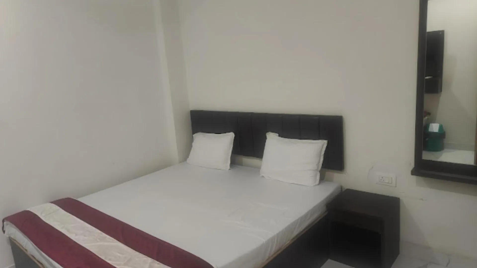 Varanasi Hotel #Mahadev # Inn # -Near Kashi Vishwanath Temple And Ganga Arti Ghat #Fully Air Conditioning #Free Wi-Fi #Parking #Best Hotel In Varanasi #Prime Location - Book Now