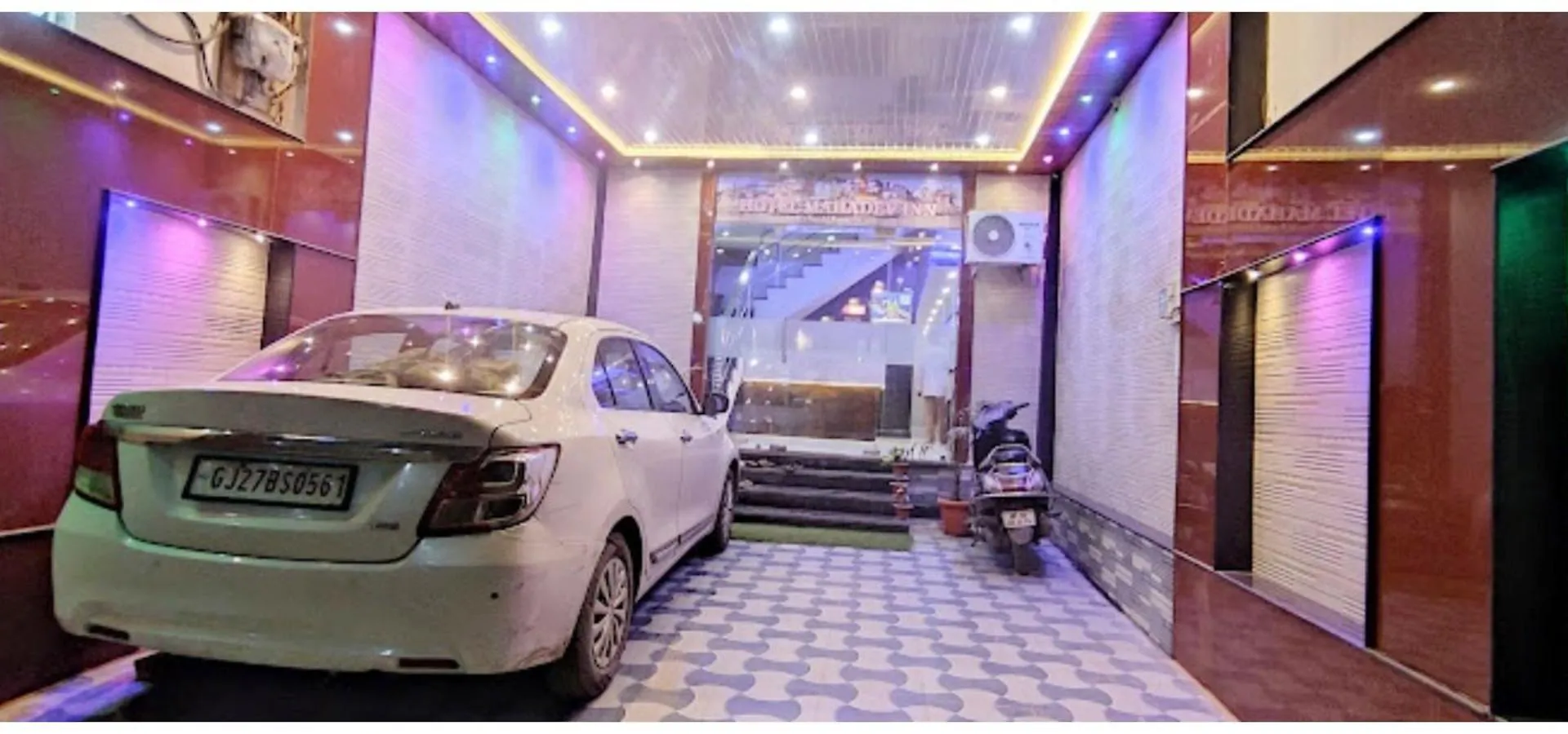 Varanasi Hotel #Mahadev # Inn # -Near Kashi Vishwanath Temple And Ganga Arti Ghat #Fully Air Conditioning #Free Wi-Fi #Parking #Best Hotel In Varanasi #Prime Location - Book Now