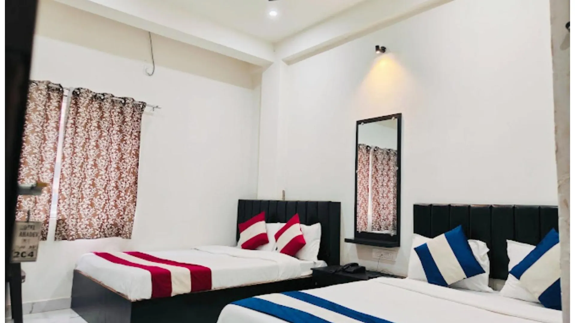 Varanasi Hotel #Mahadev # Inn # -Near Kashi Vishwanath Temple And Ganga Arti Ghat #Fully Air Conditioning #Free Wi-Fi #Parking #Best Hotel In Varanasi #Prime Location - Book Now