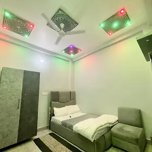 Prakash ! ! Fully-air-conditioned At Prime Location With Off Site Parking Availability, Near Kashi Vishwanath Temple, And Ganga Ghat, Newly Constructed And Luxurious - 3 Varanasi