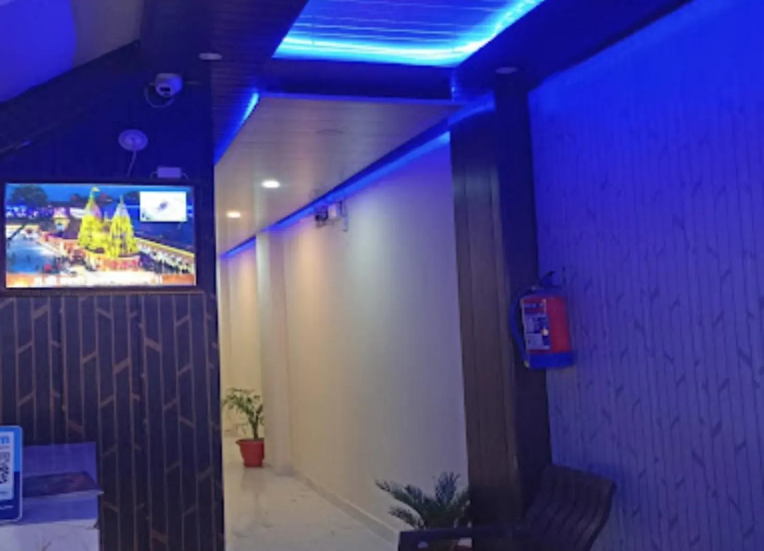 Varanasi Hotel #Mahadev # Inn # -Near Kashi Vishwanath Temple And Ganga Arti Ghat #Fully Air Conditioning #Free Wi-Fi #Parking #Best Hotel In Varanasi #Prime Location - Book Now