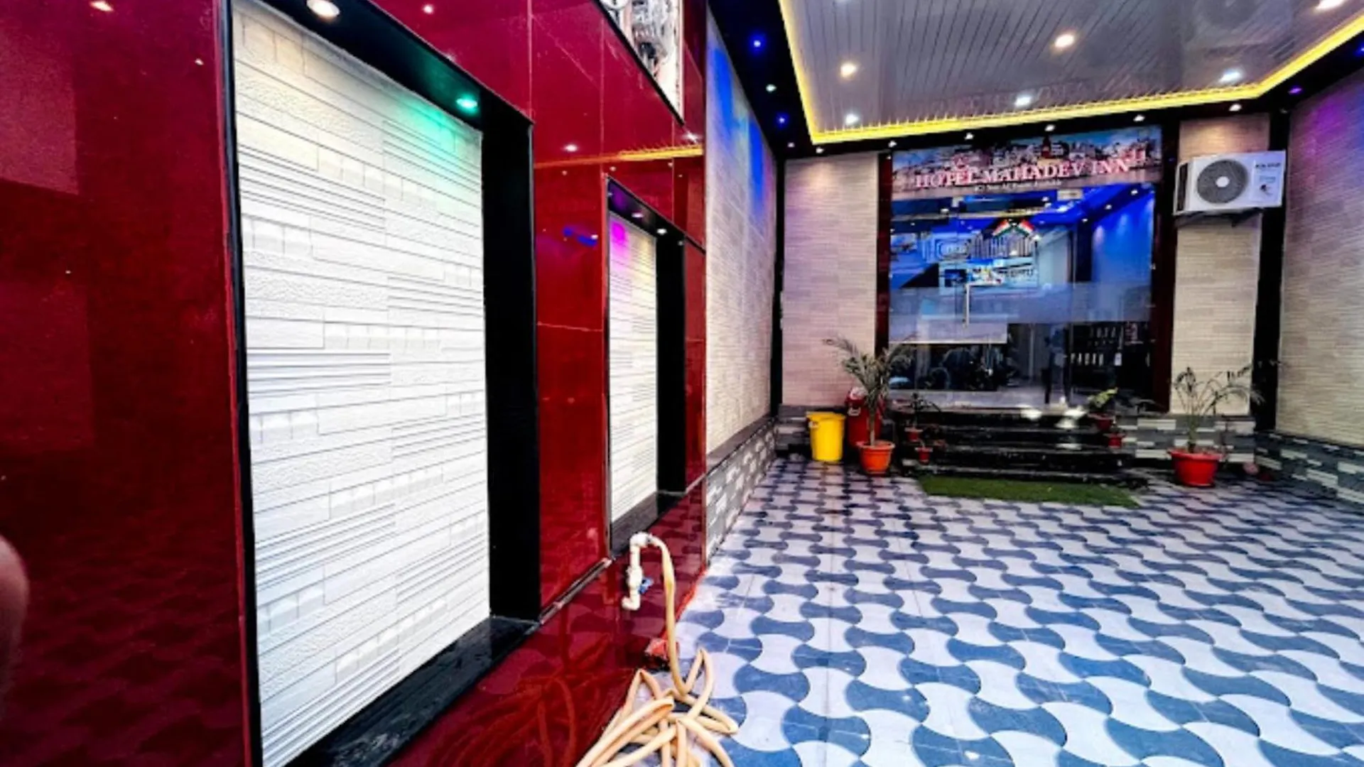 Varanasi Hotel #Mahadev # Inn # -Near Kashi Vishwanath Temple And Ganga Arti Ghat #Fully Air Conditioning #Free Wi-Fi #Parking #Best Hotel In Varanasi #Prime Location - Book Now India