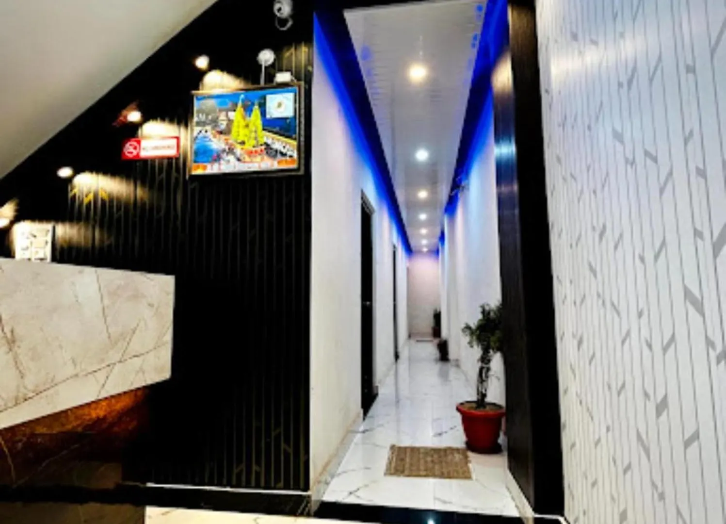 Varanasi Hotel #Mahadev # Inn # -Near Kashi Vishwanath Temple And Ganga Arti Ghat #Fully Air Conditioning #Free Wi-Fi #Parking #Best Hotel In Varanasi #Prime Location - Book Now