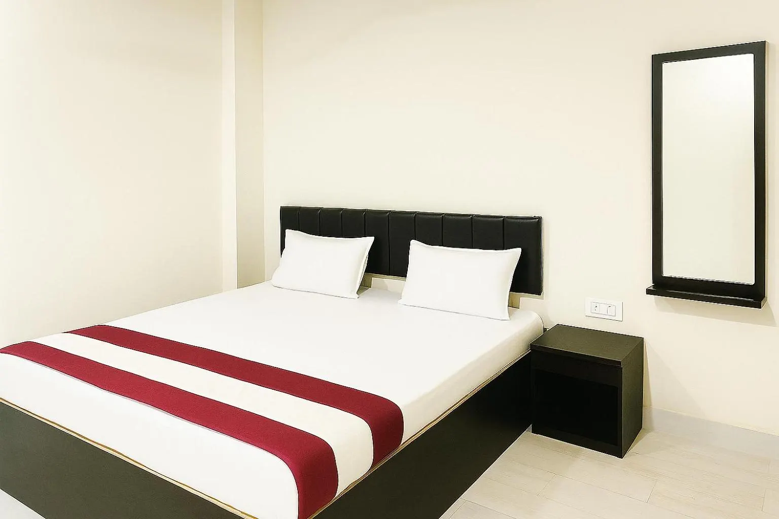 Varanasi Hotel #Mahadev # Inn # -Near Kashi Vishwanath Temple And Ganga Arti Ghat #Fully Air Conditioning #Free Wi-Fi #Parking #Best Hotel In Varanasi #Prime Location - Book Now