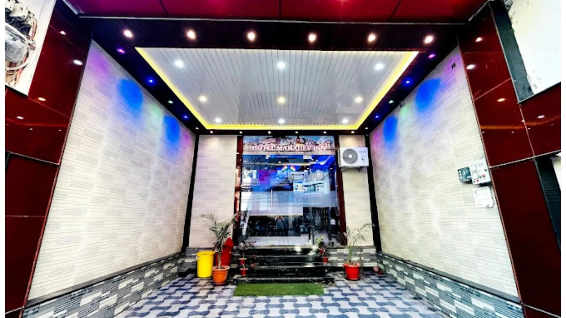 ****  Varanasi Hotel #Mahadev # Inn # -Near Kashi Vishwanath Temple And Ganga Arti Ghat #Fully Air Conditioning #Free Wi-Fi #Parking #Best Hotel In Varanasi #Prime Location - Book Now India