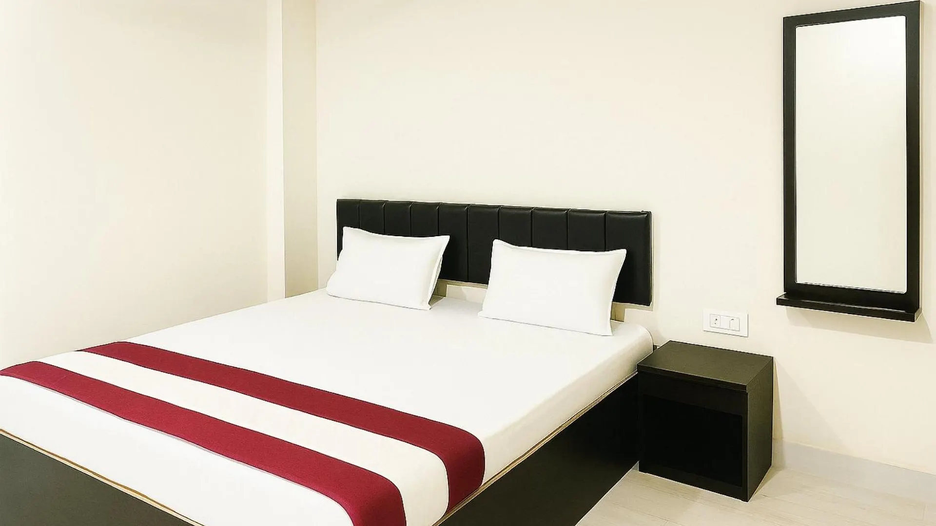 Varanasi Hotel #Mahadev # Inn # -Near Kashi Vishwanath Temple And Ganga Arti Ghat #Fully Air Conditioning #Free Wi-Fi #Parking #Best Hotel In Varanasi #Prime Location - Book Now India